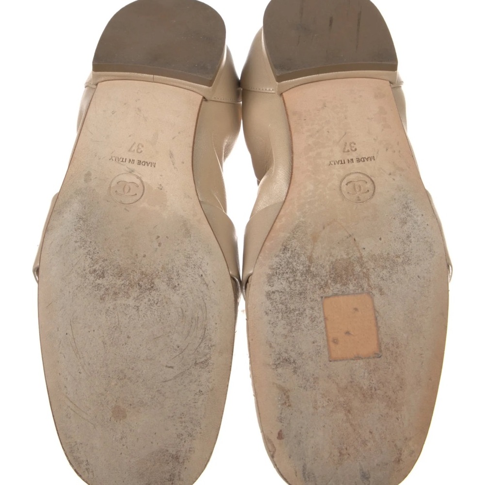 2019 Laminated Loafers Women's Size: 7 | IT 37
Chanel Laminated Loafers - Picture 3 of 4